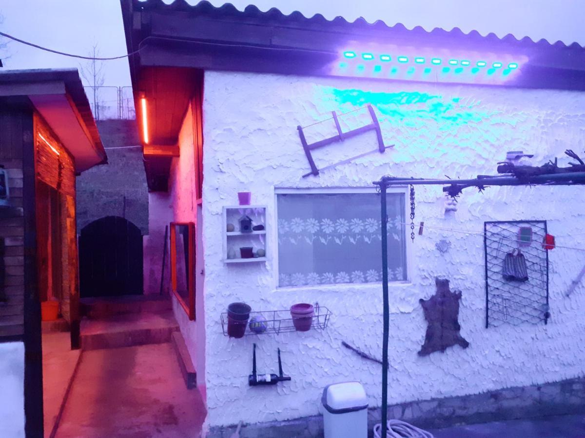 Yellow Fairy Tale Holiday home Visoko