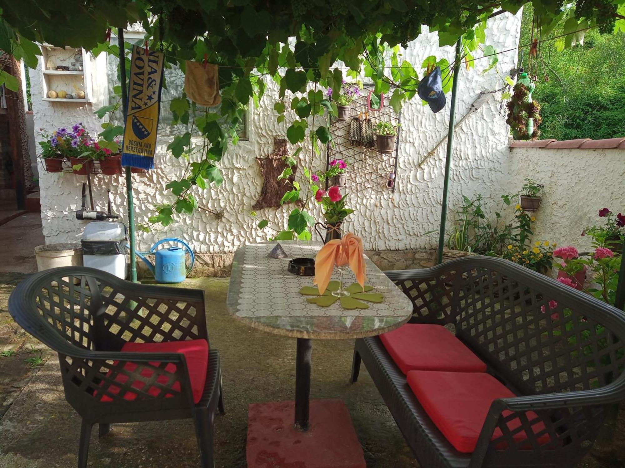 Yellow Fairy Tale Holiday home Visoko